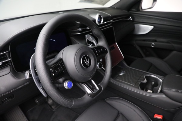 New 2025 Maserati Grecale for sale $71,889 at Bentley Greenwich in Greenwich CT 06830 13