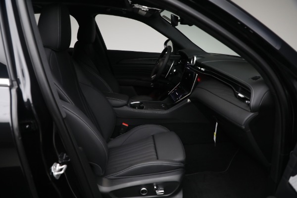 New 2025 Maserati Grecale for sale $71,381 at Bentley Greenwich in Greenwich CT 06830 14