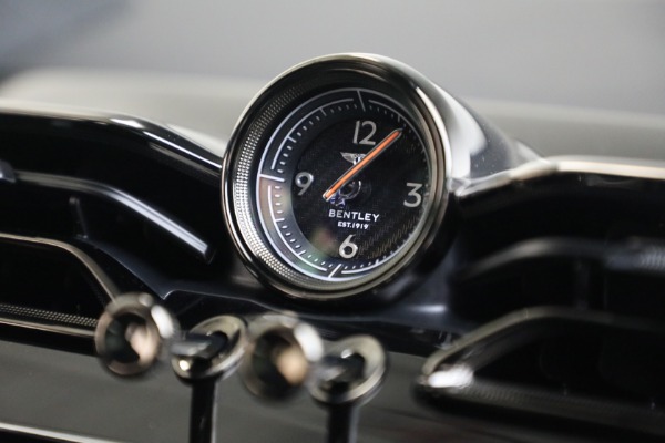 New 2025 Bentley Bentayga S Black Edition for sale $264,900 at Bentley Greenwich in Greenwich CT 06830 21