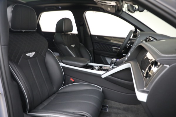 New 2025 Bentley Bentayga S Black Edition for sale $264,900 at Bentley Greenwich in Greenwich CT 06830 24
