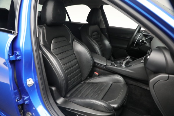 Used 2017 Alfa Romeo Giulia TI SPORT for sale Sold at Bentley Greenwich in Greenwich CT 06830 18