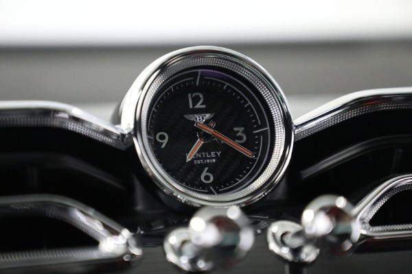 Used 2025 Bentley Bentayga EWB Azure V8 for sale $255,900 at Bentley Greenwich in Greenwich CT 06830 20