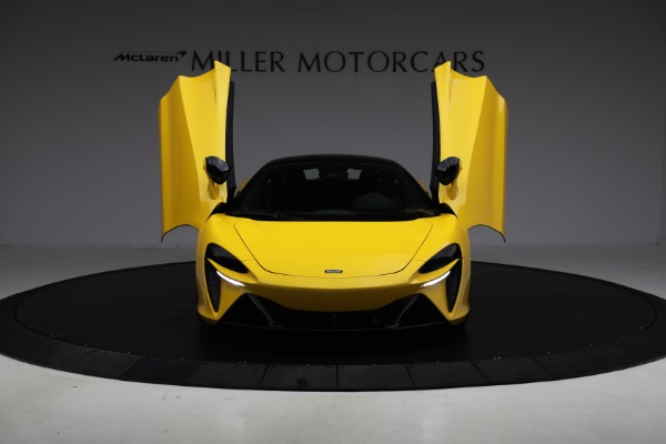 Used 2024 McLaren Artura for sale $193,900 at Bentley Greenwich in Greenwich CT 06830 13