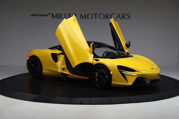 Used 2024 McLaren Artura for sale $193,900 at Bentley Greenwich in Greenwich CT 06830 20