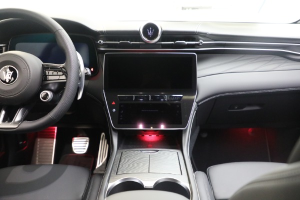 Used 2025 Maserati Grecale Modena for sale $61,116 at Bentley Greenwich in Greenwich CT 06830 21
