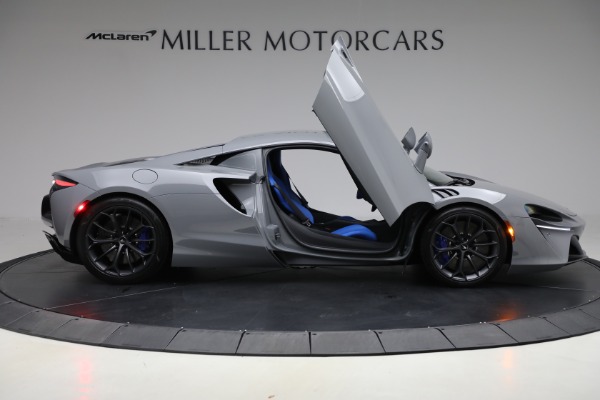 Used 2023 McLaren Artura for sale $184,900 at Bentley Greenwich in Greenwich CT 06830 19