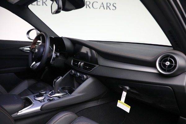 New 2025 Alfa Romeo Giulia Intensa for sale $57,740 at Bentley Greenwich in Greenwich CT 06830 21