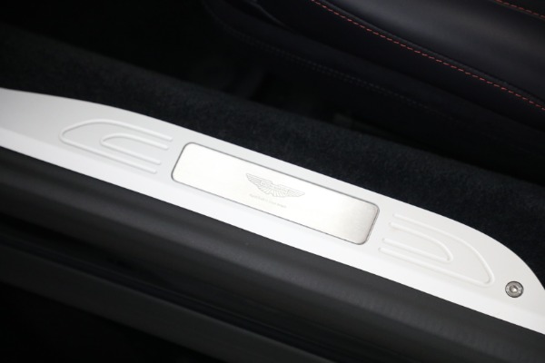 New 2026 Aston Martin Vantage Roadster for sale $253,800 at Bentley Greenwich in Greenwich CT 06830 28