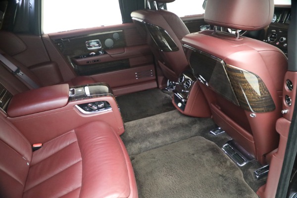 Used 2018 Rolls-Royce Phantom EWB for sale $299,900 at Bentley Greenwich in Greenwich CT 06830 21