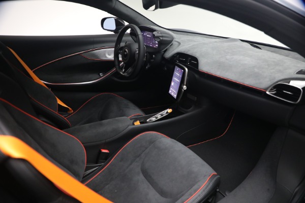 New 2026 McLaren Artura Performance for sale $305,700 at Bentley Greenwich in Greenwich CT 06830 25