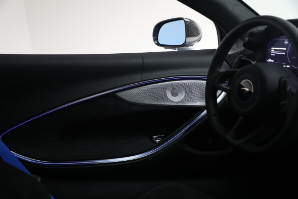 New 2026 McLaren Artura Spider Performance for sale $345,150 at Bentley Greenwich in Greenwich CT 06830 28