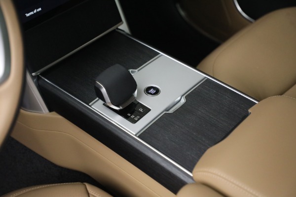 Used 2025 Land Rover Range Rover P530 SE for sale Sold at Bentley Greenwich in Greenwich CT 06830 24