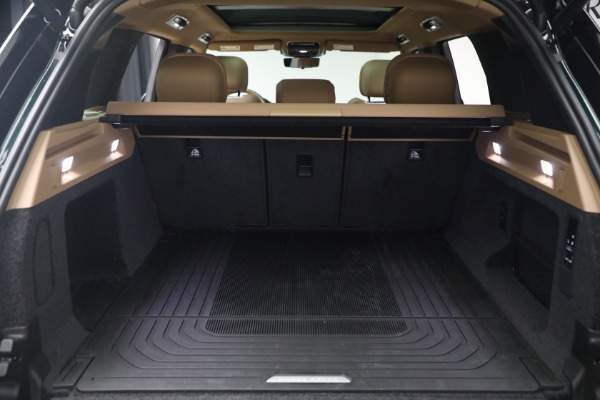 Used 2025 Land Rover Range Rover P530 SE for sale Sold at Bentley Greenwich in Greenwich CT 06830 28