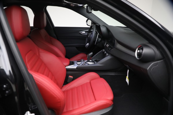 New 2026 Alfa Romeo Giulia VELOCE for sale $57,041 at Bentley Greenwich in Greenwich CT 06830 18
