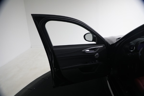 New 2026 Alfa Romeo Giulia VELOCE for sale $57,041 at Bentley Greenwich in Greenwich CT 06830 24