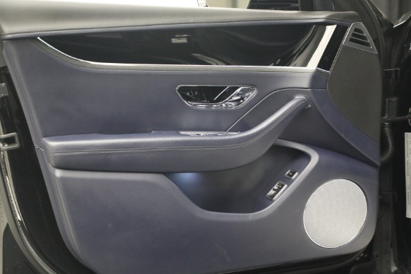 Used 2023 Bentley Flying Spur V8 for sale $143,900 at Bentley Greenwich in Greenwich CT 06830 18