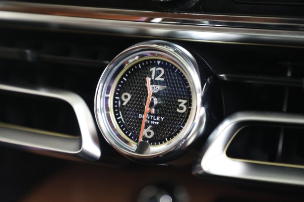 New 2026 Bentley Flying Spur Azure for sale $318,975 at Bentley Greenwich in Greenwich CT 06830 25