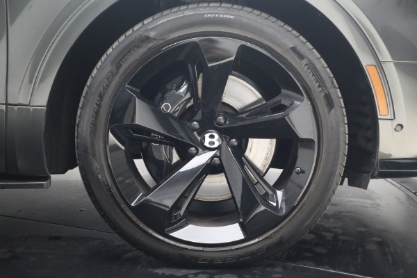 Used 2022 Bentley Bentayga V8 for sale $151,900 at Bentley Greenwich in Greenwich CT 06830 16