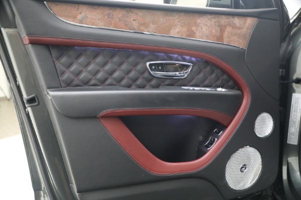 Used 2022 Bentley Bentayga V8 for sale $151,900 at Bentley Greenwich in Greenwich CT 06830 17