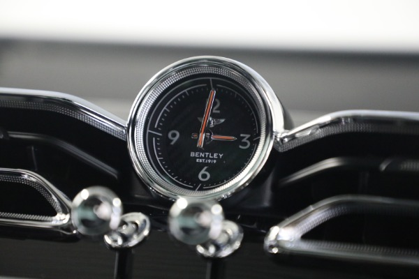 Used 2022 Bentley Bentayga V8 for sale $151,900 at Bentley Greenwich in Greenwich CT 06830 24