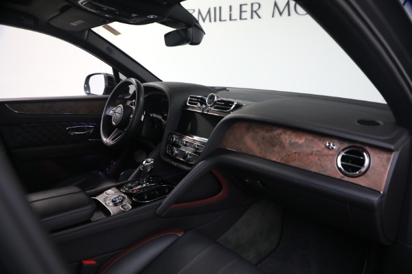 Used 2022 Bentley Bentayga V8 for sale $151,900 at Bentley Greenwich in Greenwich CT 06830 25
