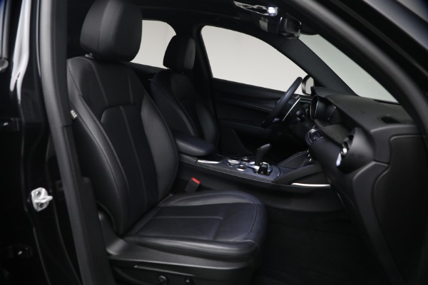 Used 2022 Alfa Romeo Stelvio Sprint for sale $24,900 at Bentley Greenwich in Greenwich CT 06830 17