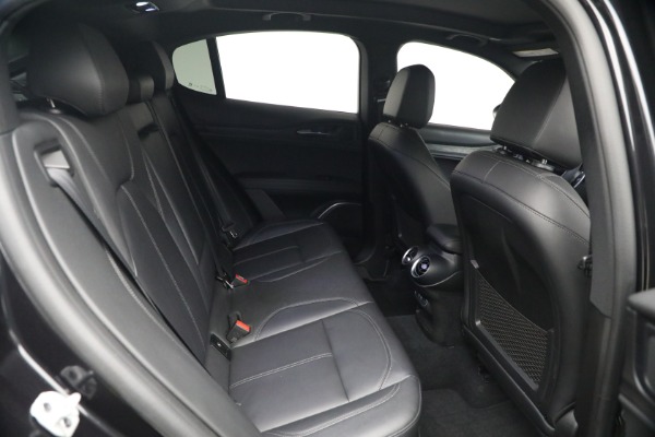 Used 2022 Alfa Romeo Stelvio Sprint for sale $24,900 at Bentley Greenwich in Greenwich CT 06830 20