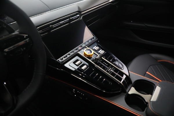 New 2026 Aston Martin Vantage S for sale $251,000 at Bentley Greenwich in Greenwich CT 06830 22