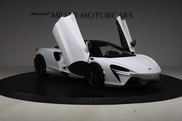 Used 2023 McLaren Artura for sale $184,900 at Bentley Greenwich in Greenwich CT 06830 21