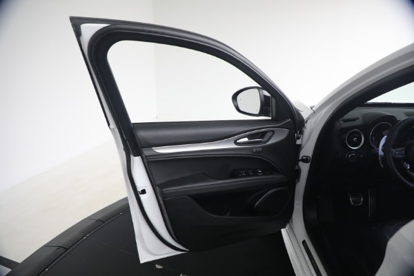 Used 2023 Alfa Romeo Stelvio Veloce for sale $32,900 at Bentley Greenwich in Greenwich CT 06830 23