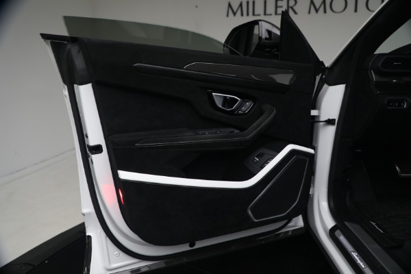 Used 2024 Lamborghini Urus Performante for sale $289,900 at Bentley Greenwich in Greenwich CT 06830 21