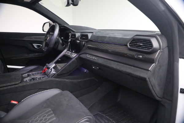 Used 2024 Lamborghini Urus Performante for sale $289,900 at Bentley Greenwich in Greenwich CT 06830 25