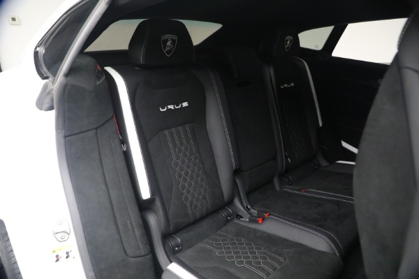 Used 2024 Lamborghini Urus Performante for sale $289,900 at Bentley Greenwich in Greenwich CT 06830 27