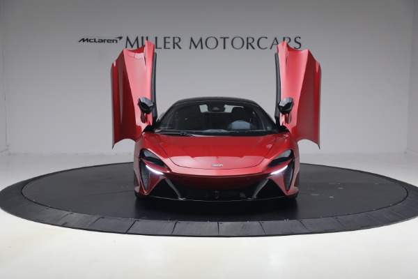 Used 2023 McLaren Artura Performance for sale $179,900 at Bentley Greenwich in Greenwich CT 06830 13