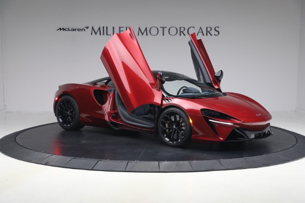Used 2023 McLaren Artura Performance for sale $179,900 at Bentley Greenwich in Greenwich CT 06830 19