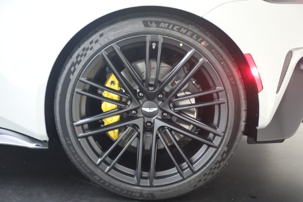 New 2026 Aston Martin Vantage S Roadster for sale $261,400 at Bentley Greenwich in Greenwich CT 06830 28