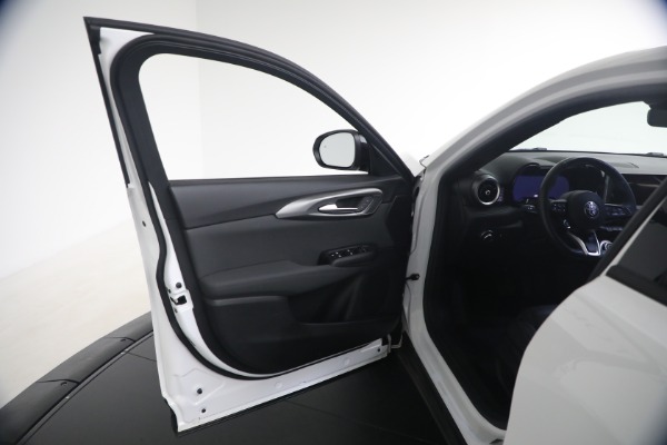 Used 2024 Alfa Romeo Tonale Hybrid Ti for sale $28,900 at Bentley Greenwich in Greenwich CT 06830 23