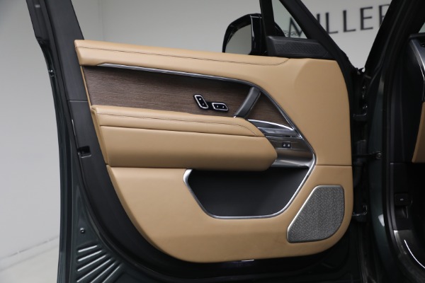 Used 2025 Land Rover Range Rover P530 Autobiography LWB for sale $153,900 at Bentley Greenwich in Greenwich CT 06830 28