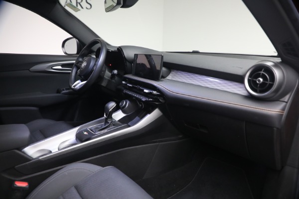 Used 2024 Alfa Romeo Tonale Hybrid Ti for sale $29,900 at Bentley Greenwich in Greenwich CT 06830 14