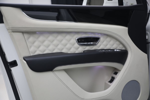 Used 2022 Bentley Bentayga V8 for sale $137,900 at Bentley Greenwich in Greenwich CT 06830 18