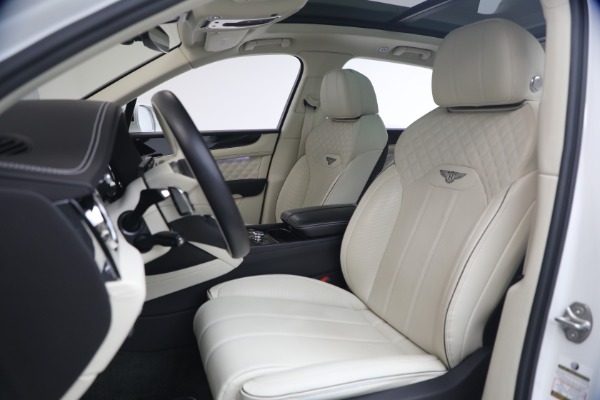 Used 2022 Bentley Bentayga V8 for sale $137,900 at Bentley Greenwich in Greenwich CT 06830 21