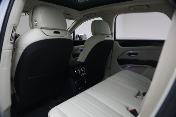 Used 2022 Bentley Bentayga V8 for sale $137,900 at Bentley Greenwich in Greenwich CT 06830 22