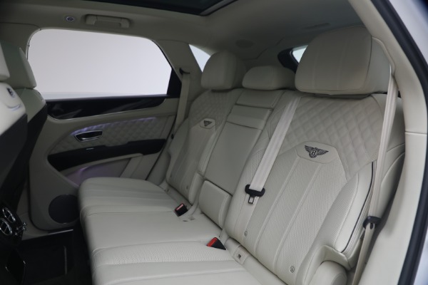 Used 2022 Bentley Bentayga V8 for sale $137,900 at Bentley Greenwich in Greenwich CT 06830 24