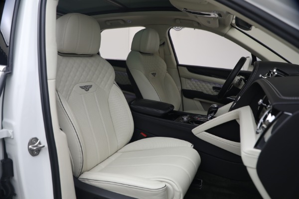 Used 2022 Bentley Bentayga V8 for sale $137,900 at Bentley Greenwich in Greenwich CT 06830 28