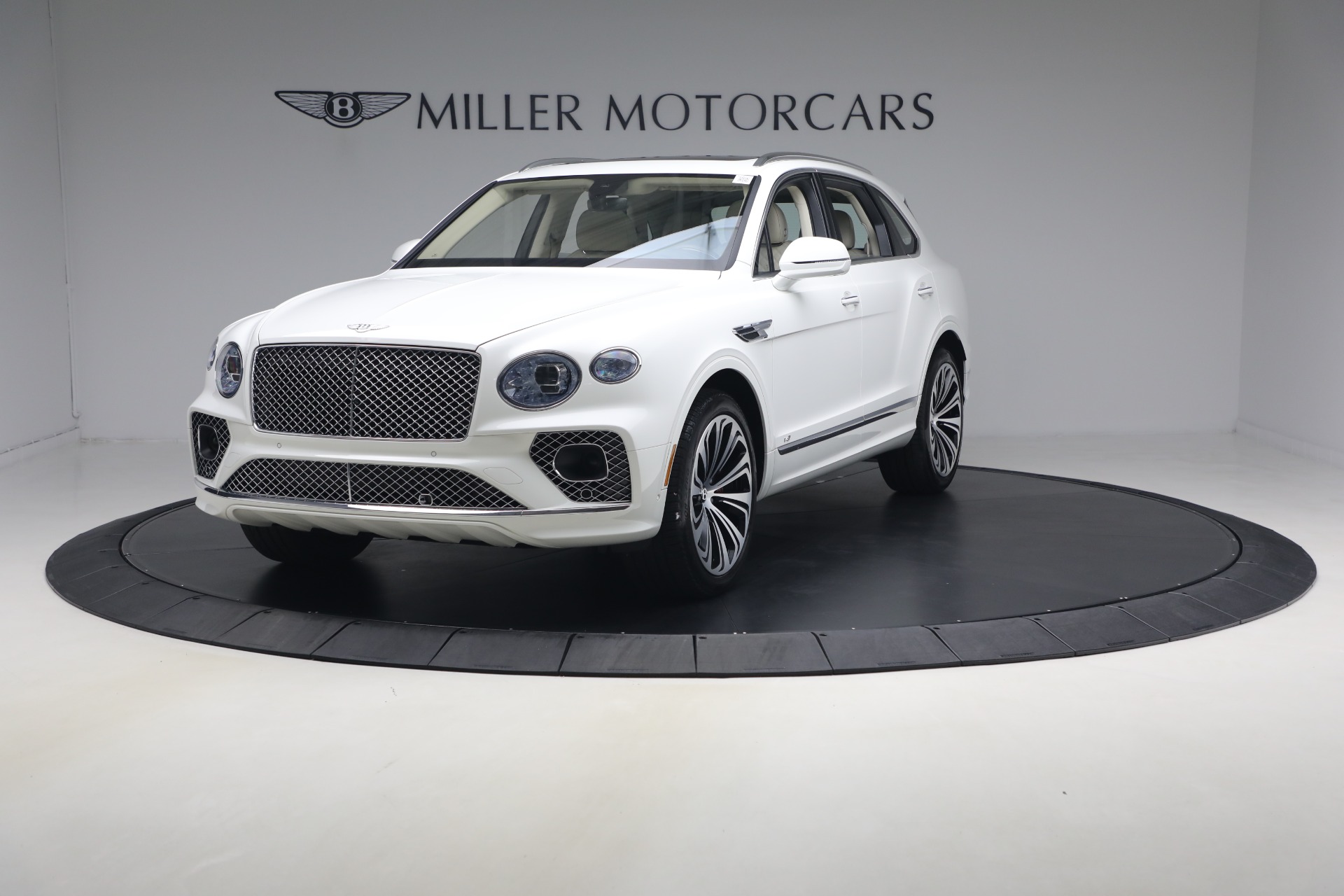Used 2022 Bentley Bentayga V8 for sale $137,900 at Bentley Greenwich in Greenwich CT 06830 1