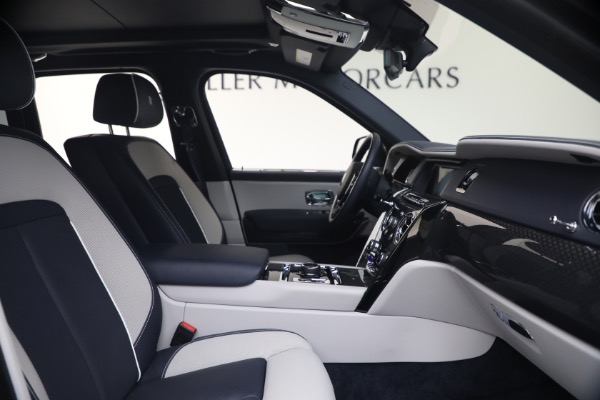 Used 2022 Rolls-Royce Black Badge Cullinan for sale $299,900 at Bentley Greenwich in Greenwich CT 06830 19