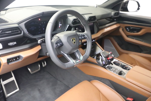 Used 2025 Lamborghini Urus SE for sale $305,900 at Bentley Greenwich in Greenwich CT 06830 15