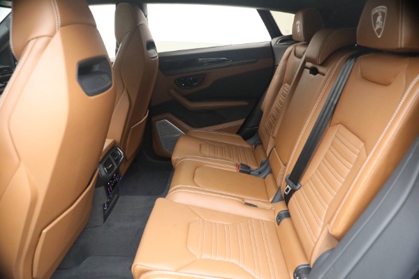 Used 2025 Lamborghini Urus SE for sale $305,900 at Bentley Greenwich in Greenwich CT 06830 16