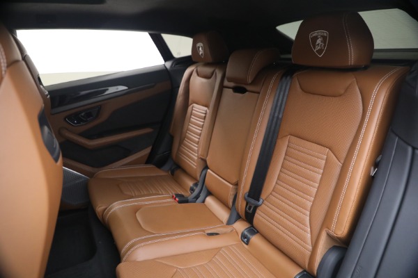 Used 2025 Lamborghini Urus SE for sale $305,900 at Bentley Greenwich in Greenwich CT 06830 17