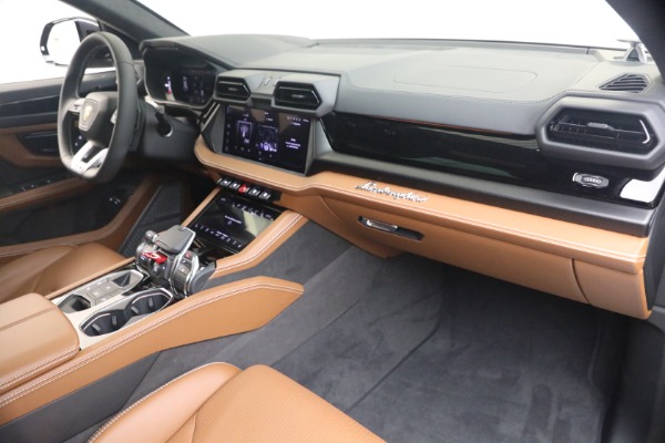 Used 2025 Lamborghini Urus SE for sale $305,900 at Bentley Greenwich in Greenwich CT 06830 21